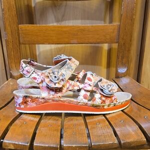 L'ARTISTE Joelina- Dazi Ankle Strap Sandals . Excellent Condition
